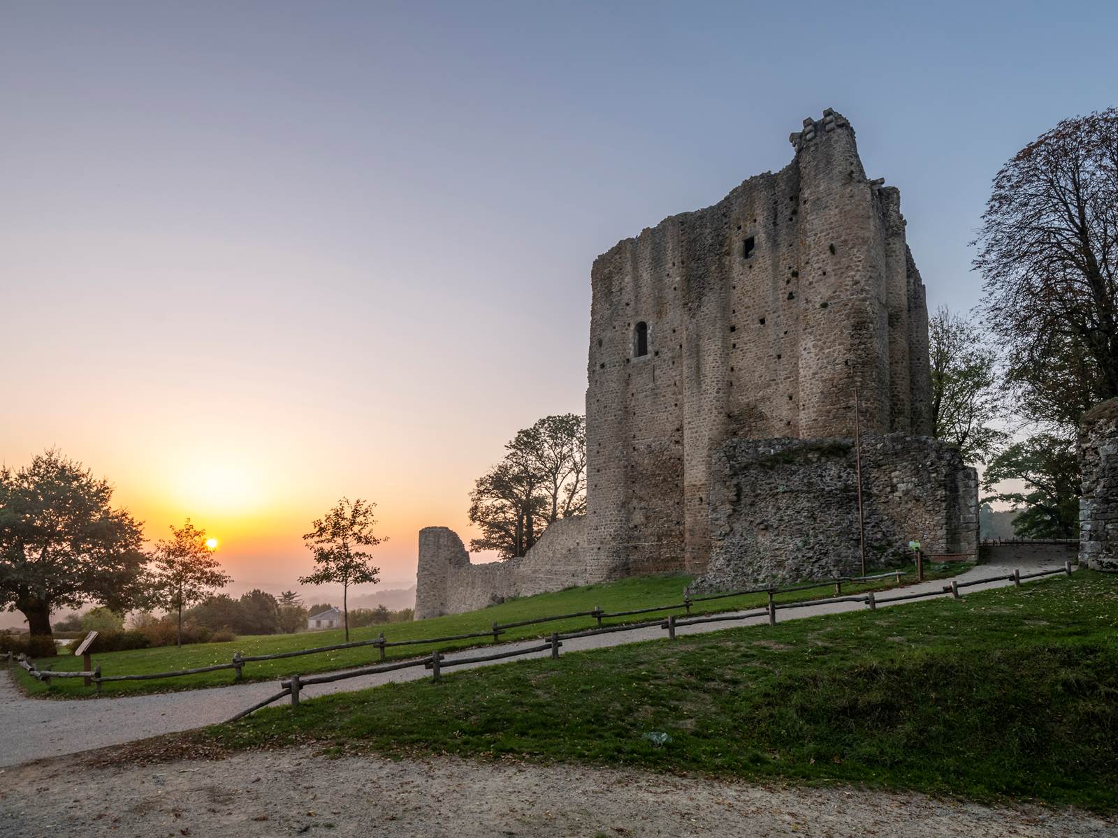 chateau de pouzauges-carousel