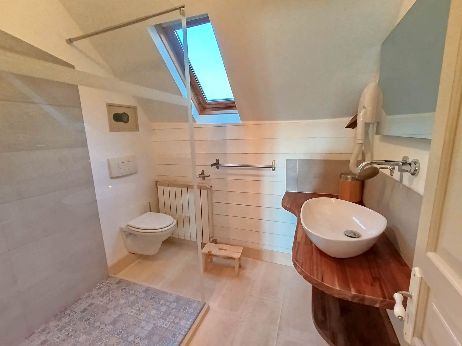 Salon d'eau, douche à l'Italienne et wc