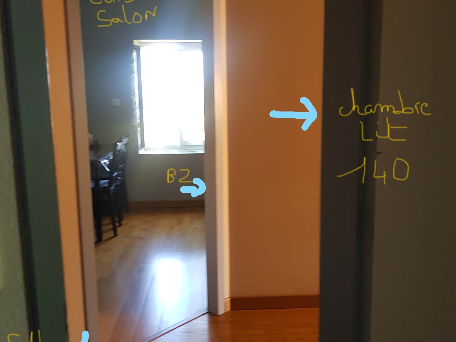 Couloir Privatif au studio, desservant chambre, cuisine, sdb, wc