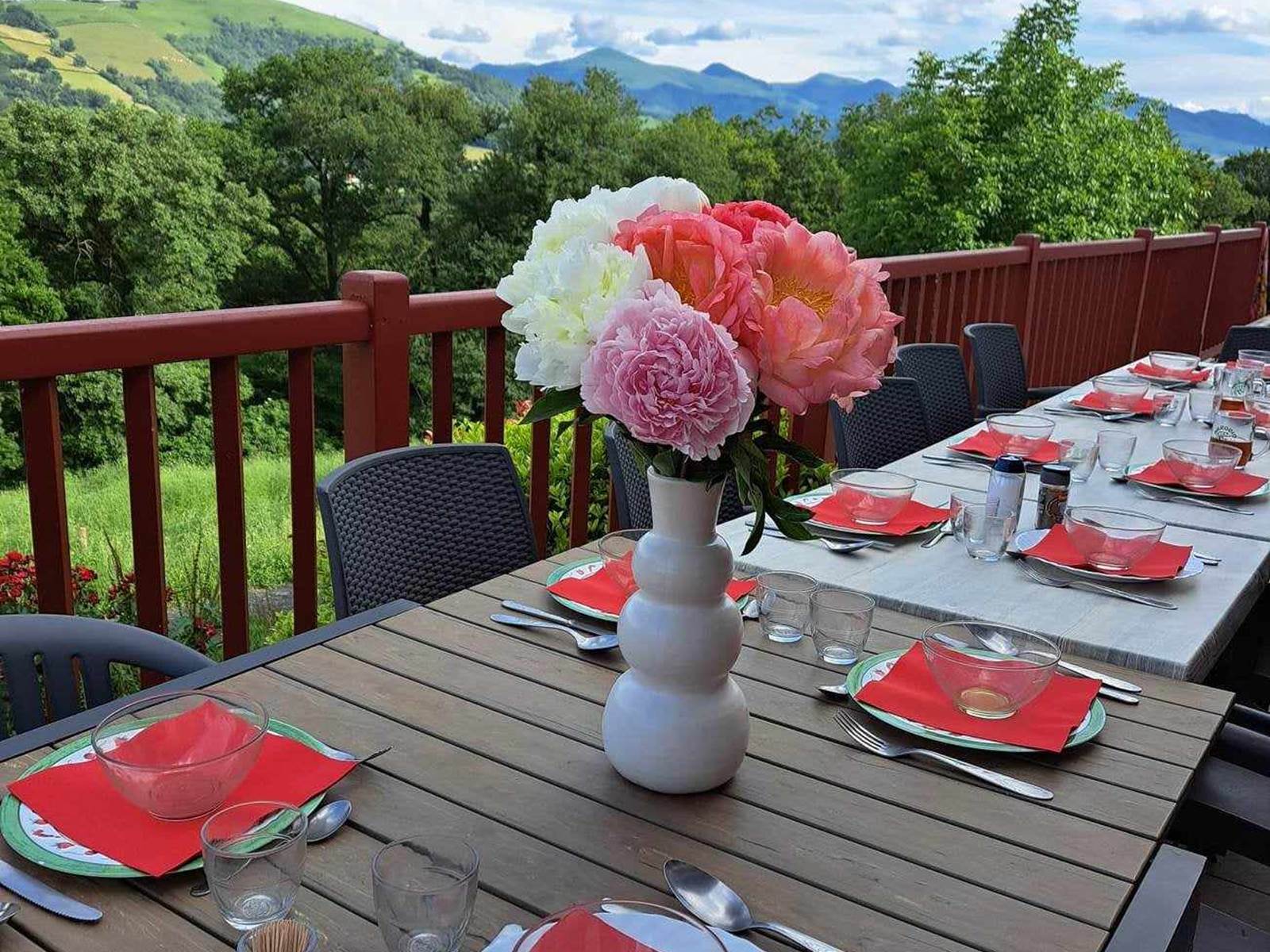 381056762_721077616510922_1825016723690164912_n-carousel