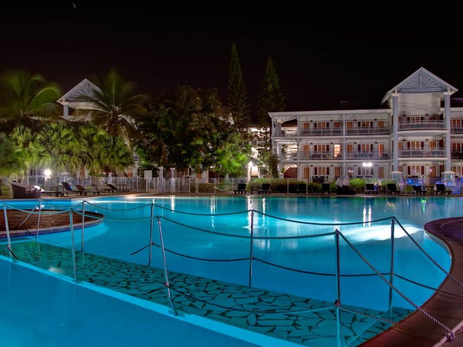 Piscine en nocturne