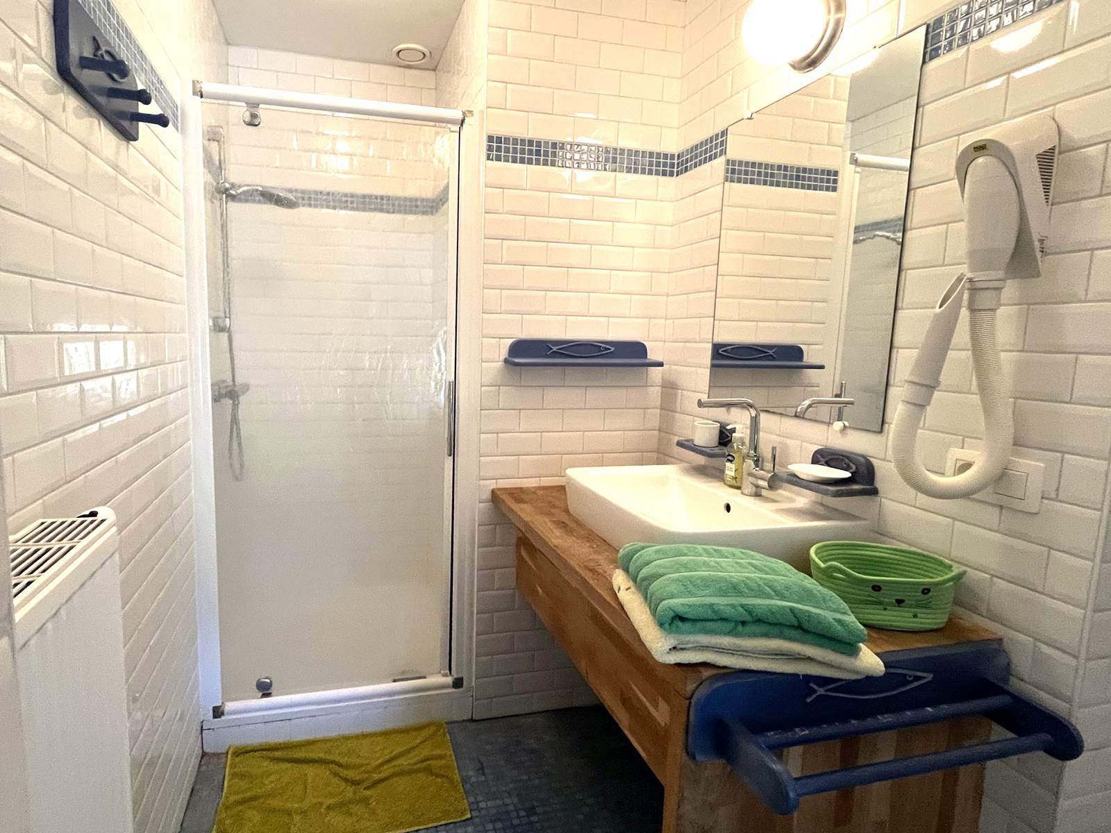 Douche - wc - un lavabo