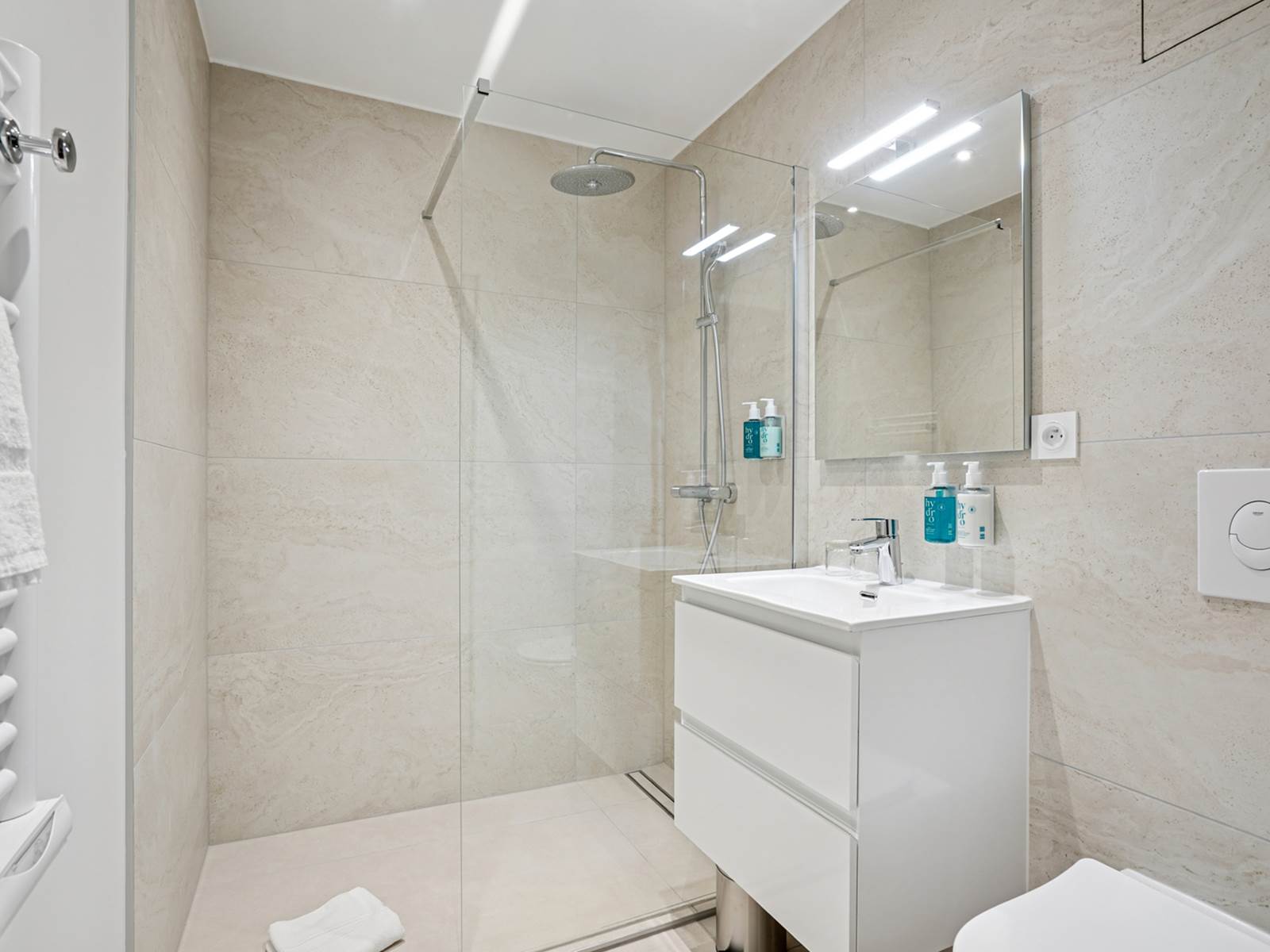 salle-de-douche-italienne-superieure-hotel-arradon