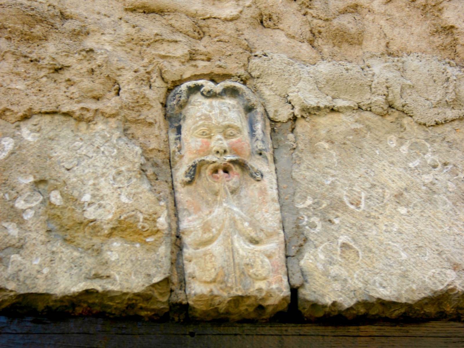 les rues médiévales surveillées de Nolay, près de Beaune-carousel