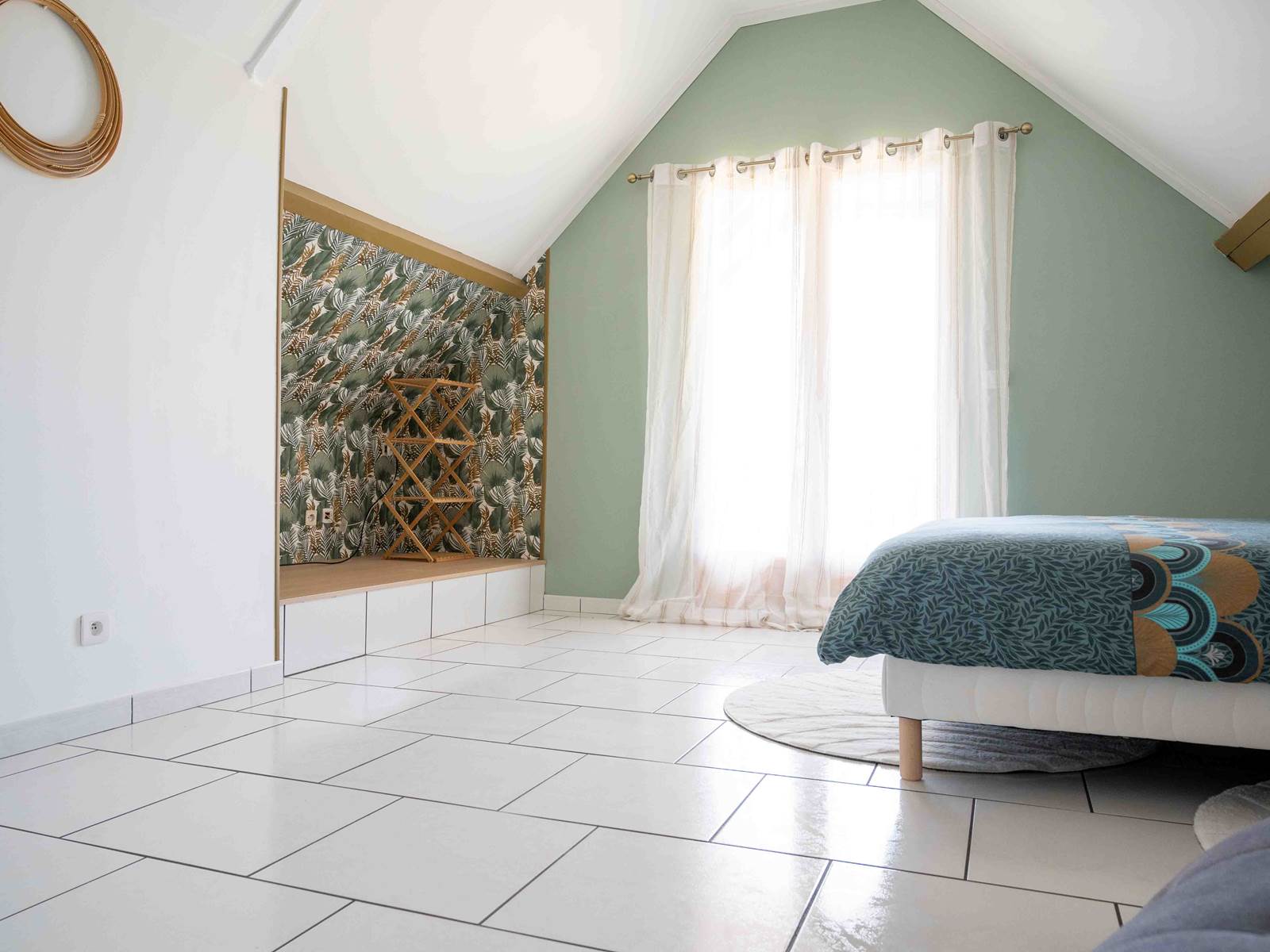 Grande chambre à l'étage avec terrasse vue sur le jardin