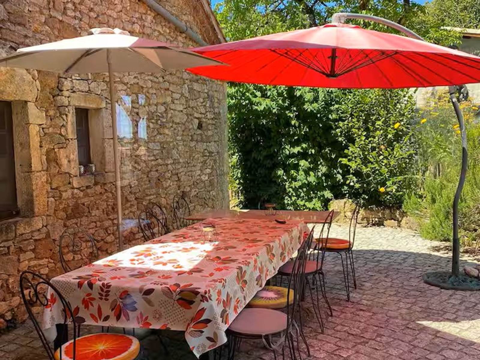 Grande Terrasse pavée lumineuse Grande Maison