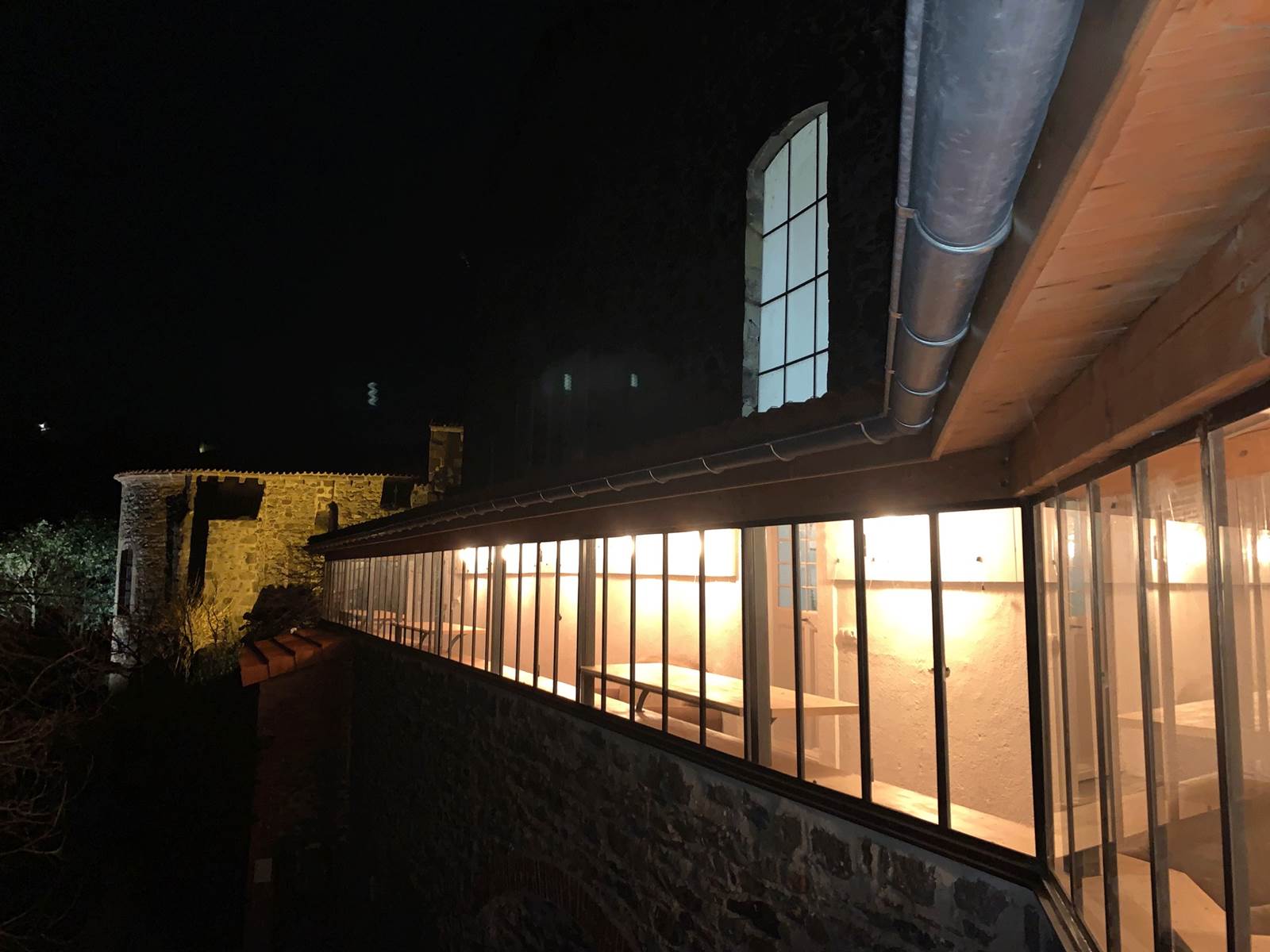 ERMITAGE SAINT-VINCENT - C'est beau une verrière la nuit ...-carousel