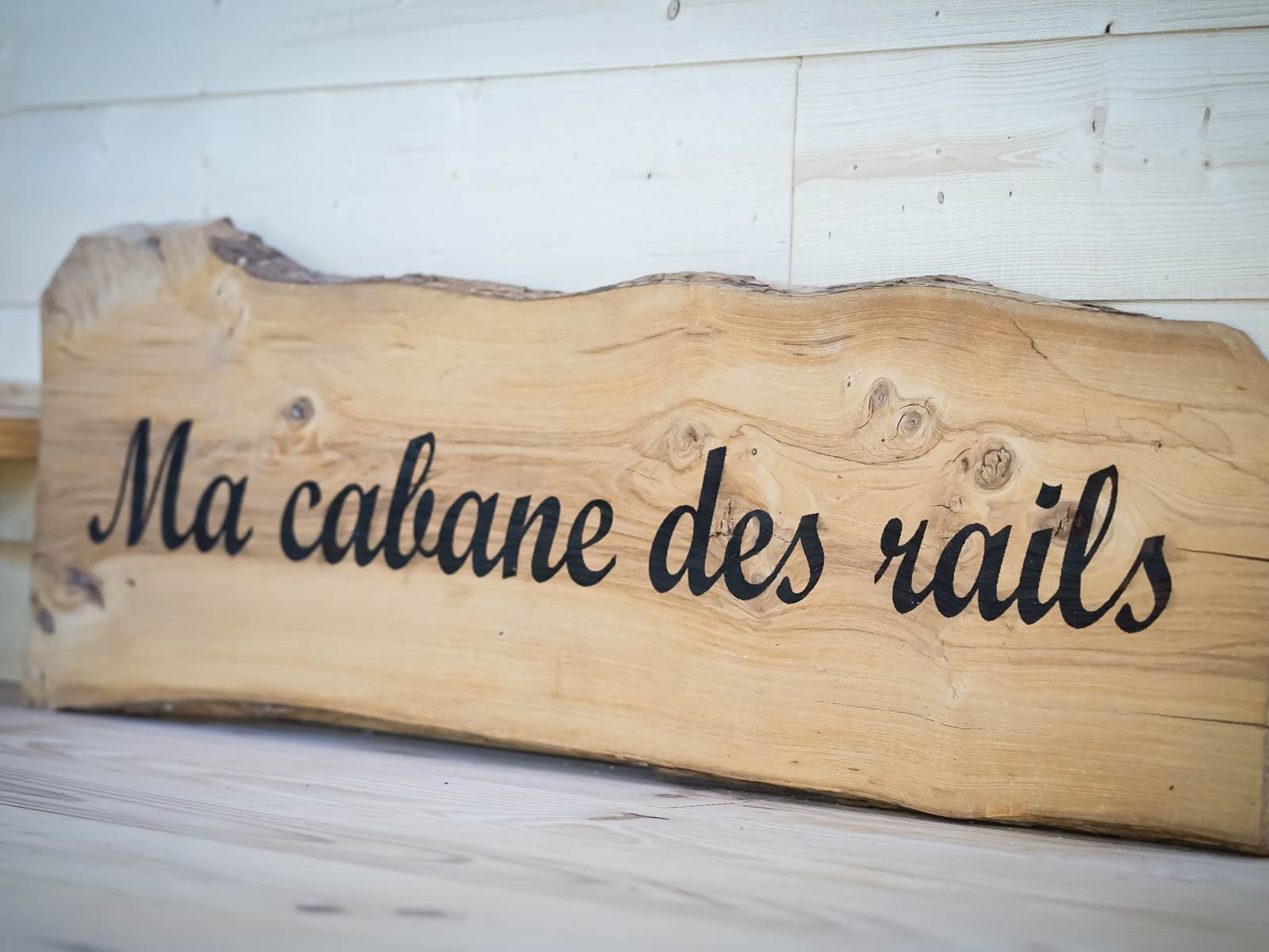 Bienvenue à "Il était une fois... au coeur de nos bois" dans "Ma cabane des rails"