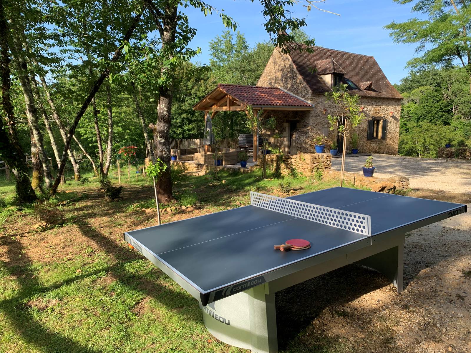 table de ping pong devant le gîte
