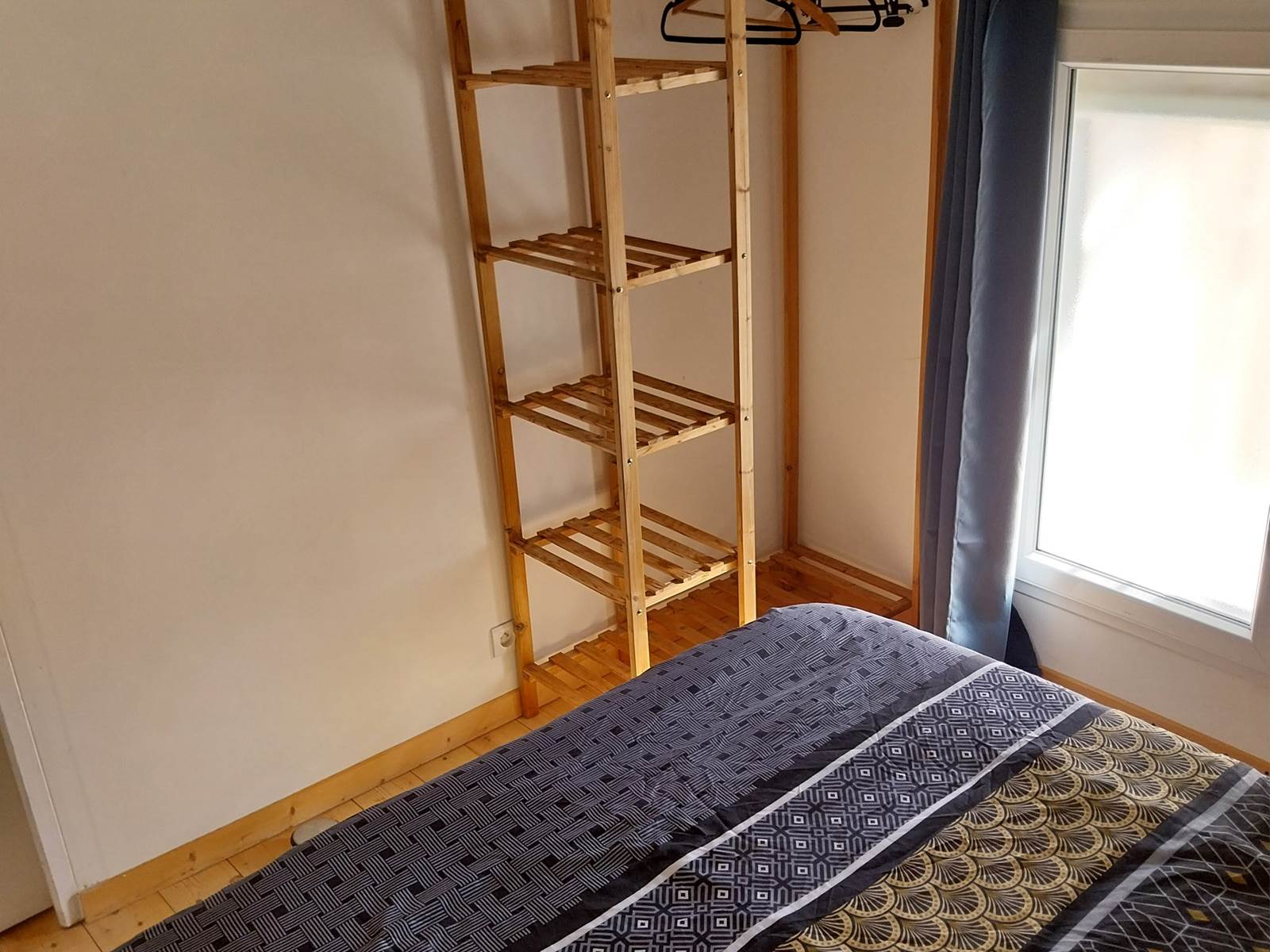 vue lit 140 avec penderie gite eva