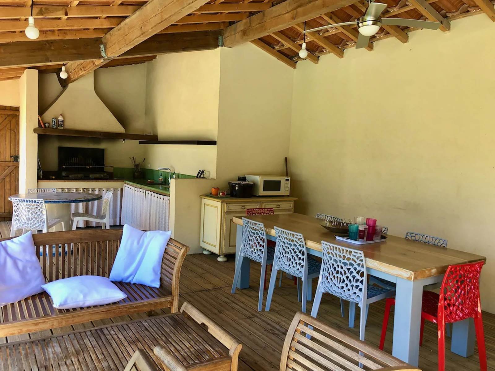 Serenity home_he´rault_table conviviale_jardin_he´rault