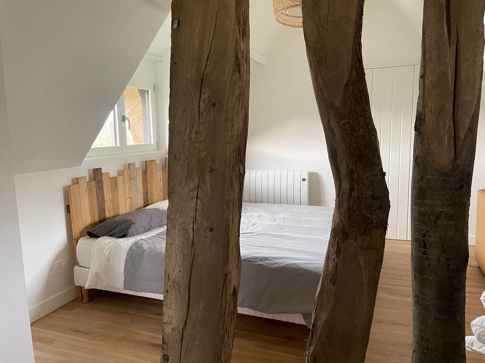 le colombage entre la chambre et l'espace bébé