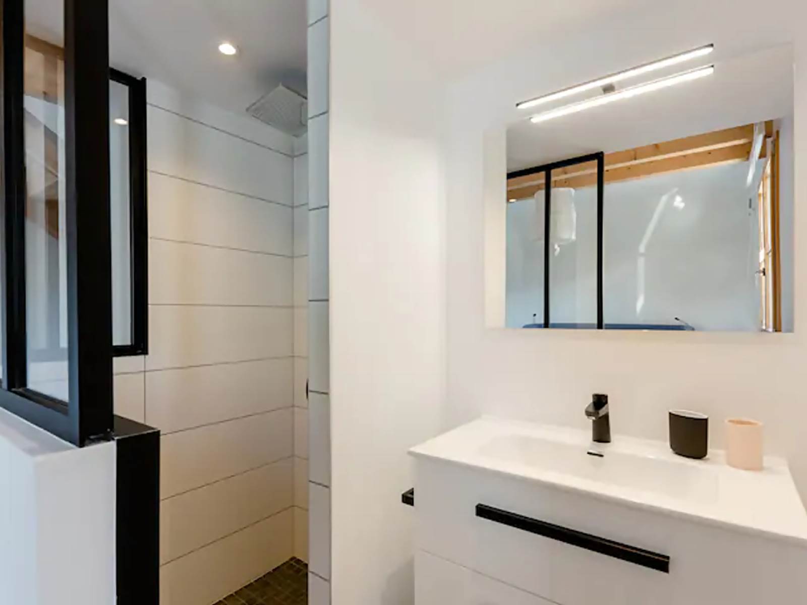 19-Le duplex vue Lac et montagnes-DOUCHE CHAMBRE PARENTALE 2