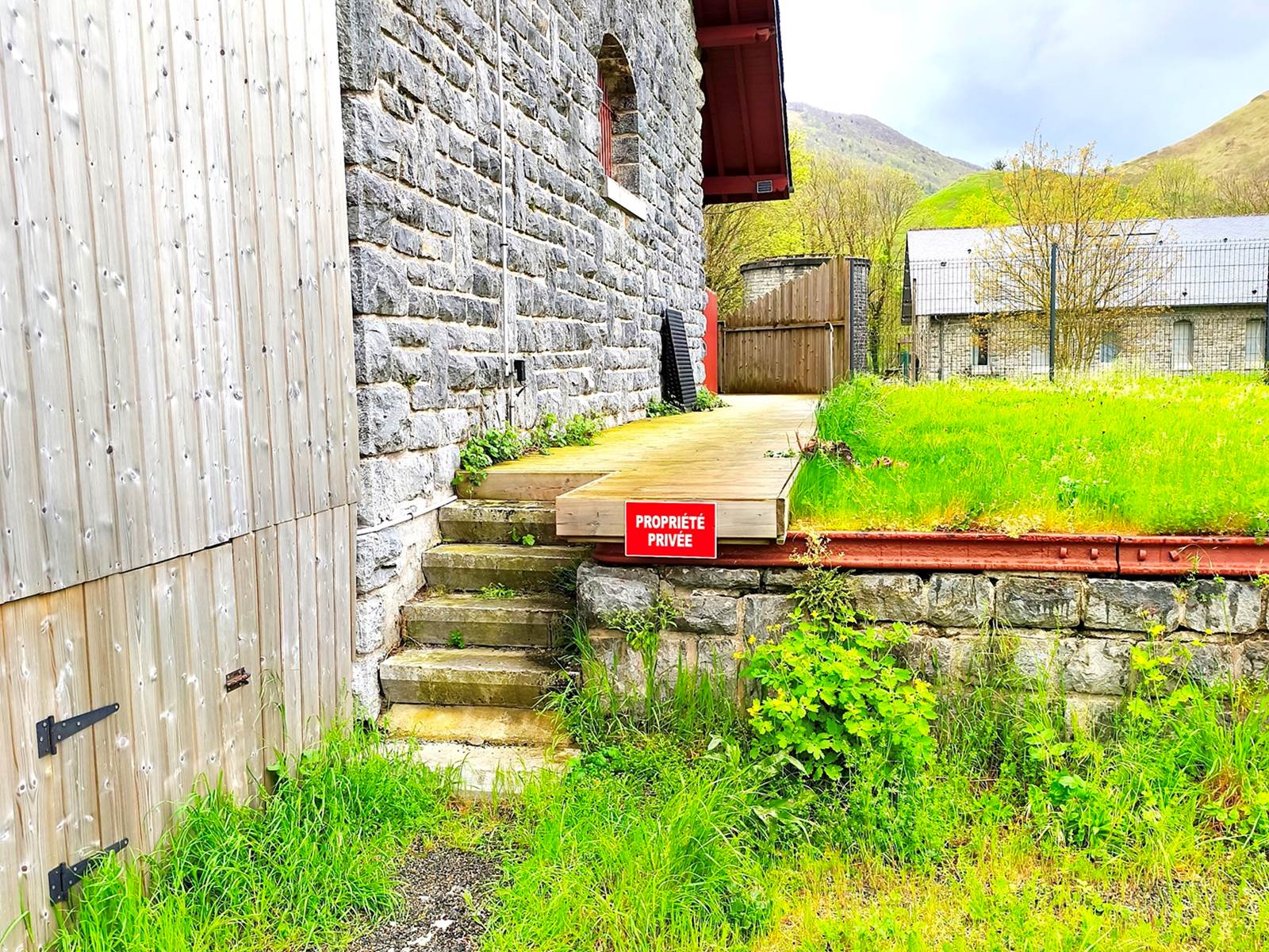 ACCES ESCALIERS JARDIN