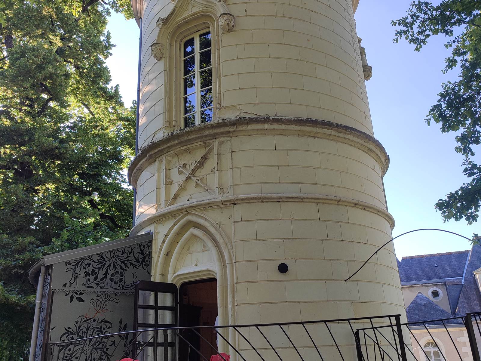 la-tour-des-touches-gite-savonnieres-la-terrasse