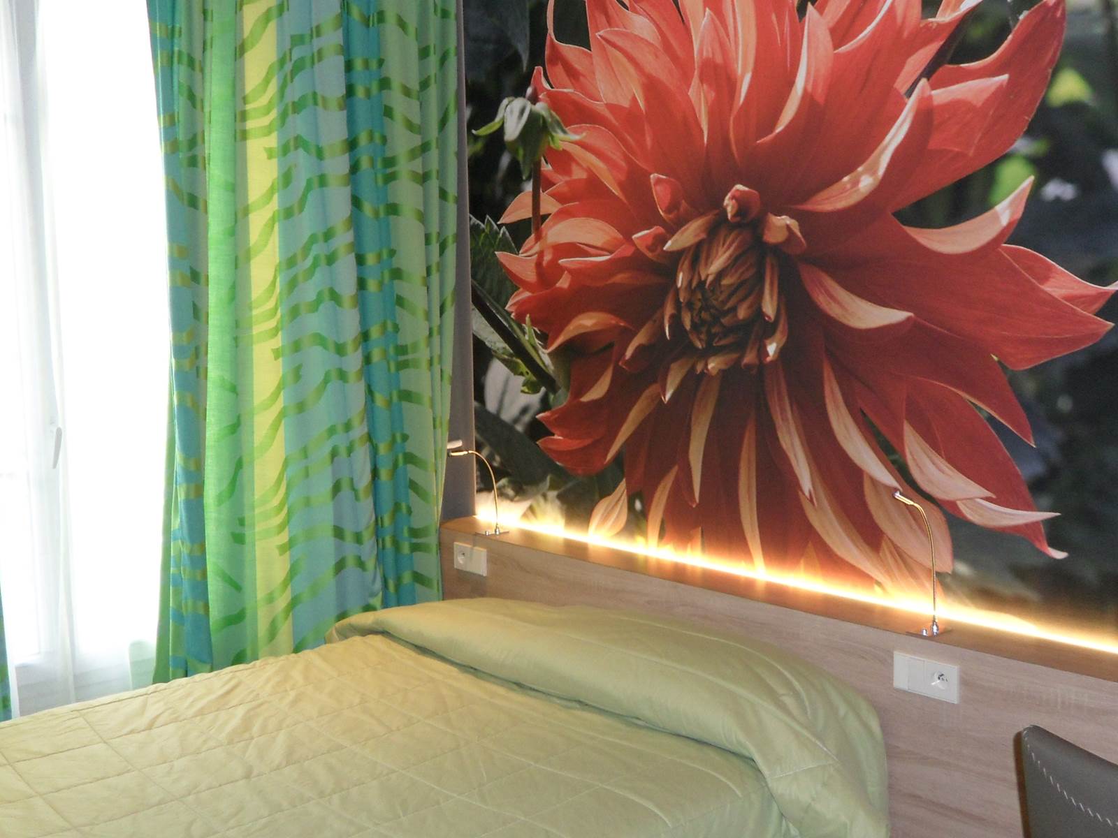 Chambre grand lit coté rue Jean bart 75006 paris