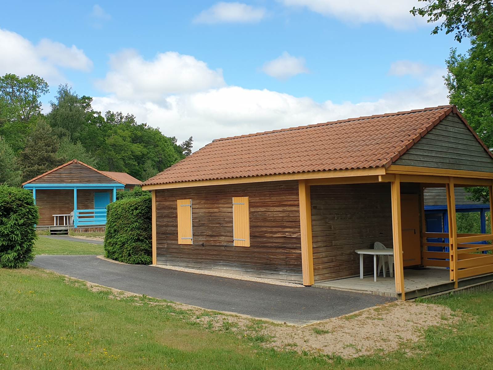 Des chalets faciles d'accès (photo mai 2022)