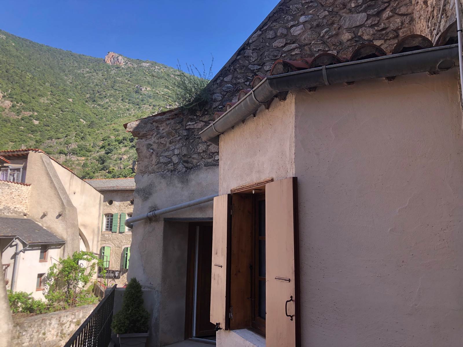 terrasse avec vue sur les montagnes maison St Jacques