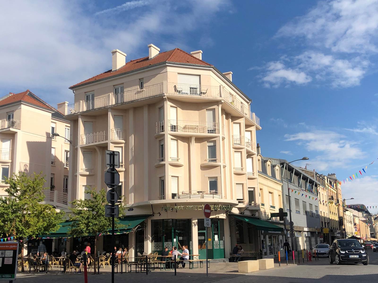 Le quartier des Halles, en arrière plan la Cathédrale