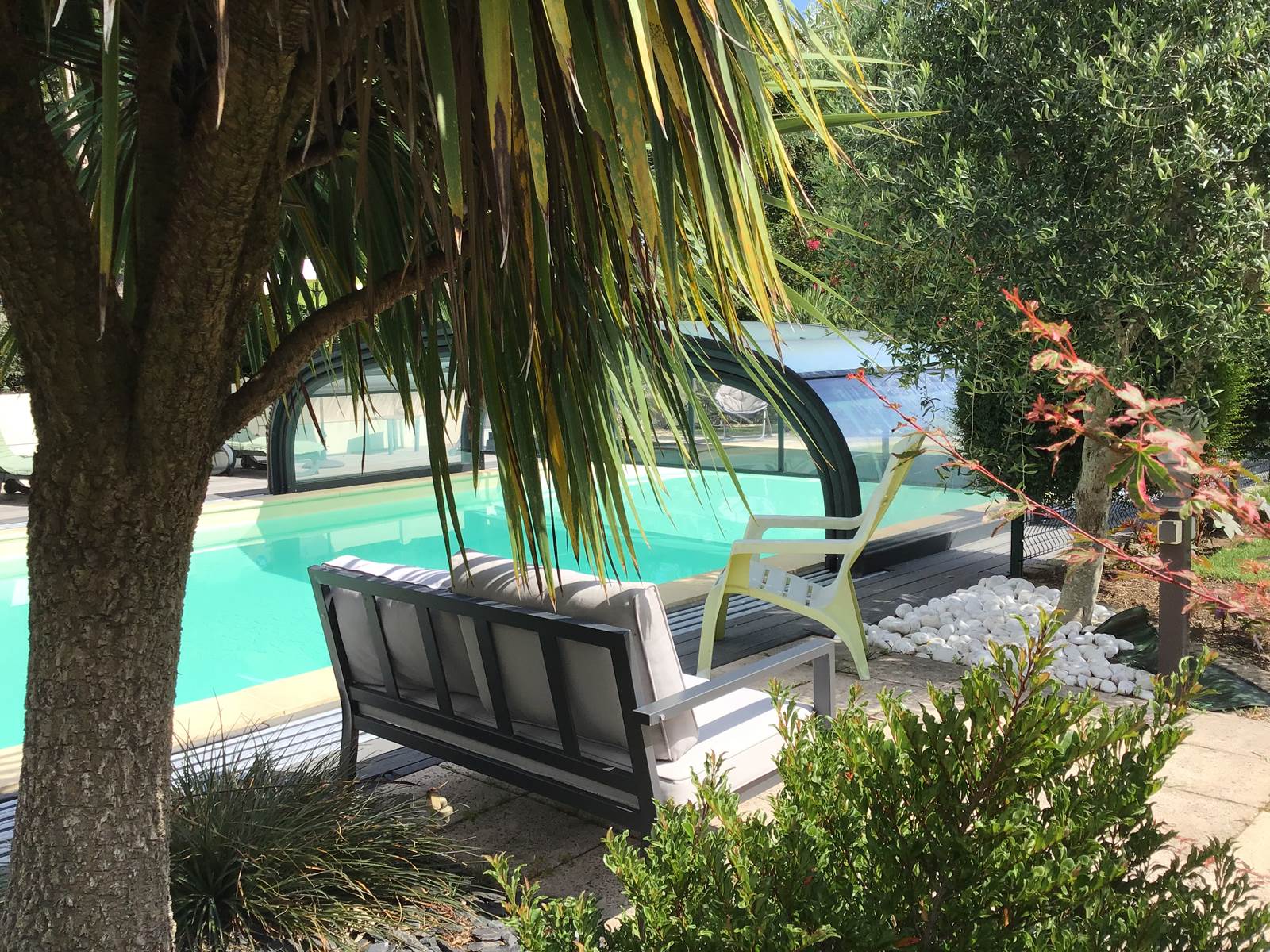 Jardin côté piscine-carousel