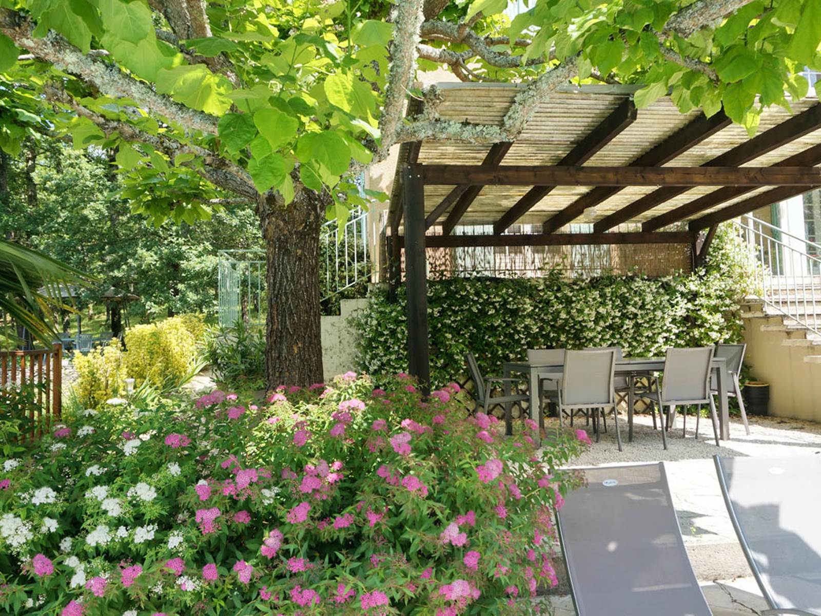 Pergola chambres d'hôtes dordogne périgord Les Feuillantines-carousel