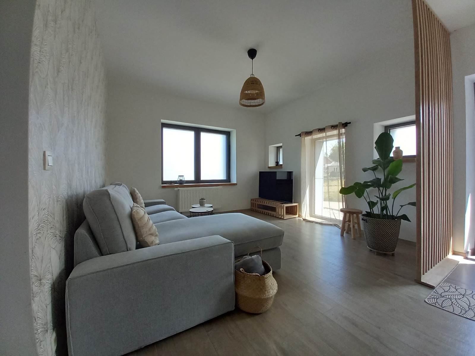 Salon. Au regard du pré