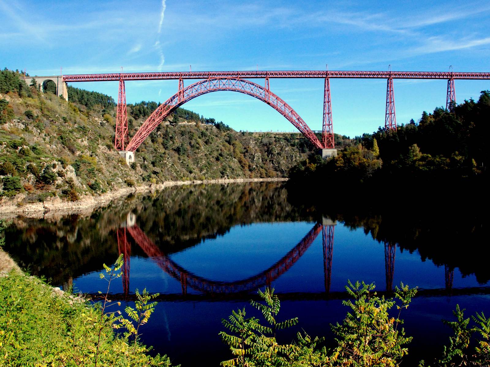 Les Chalets de la Margeride:  LE VIADUC DE GARABIT
