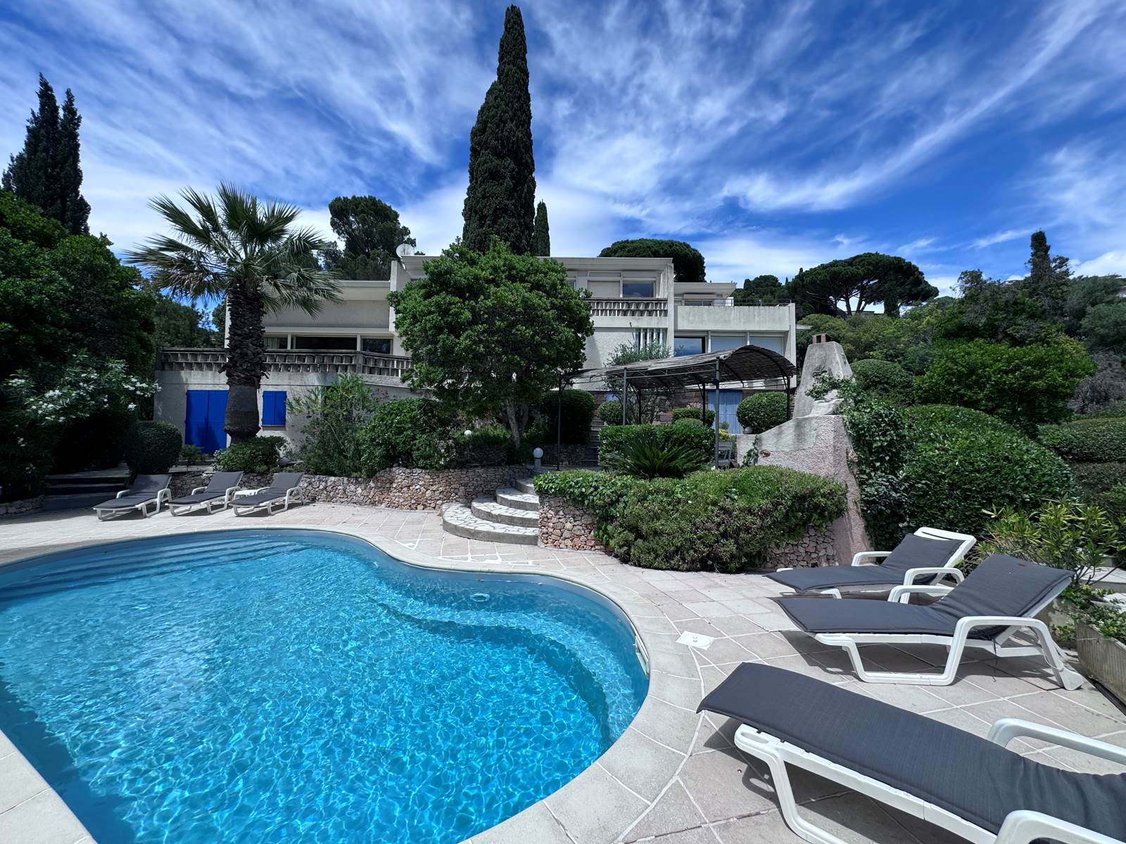 VILLA AGATHEA - LES ISSAMBRES - VUE DE LA PISCINE