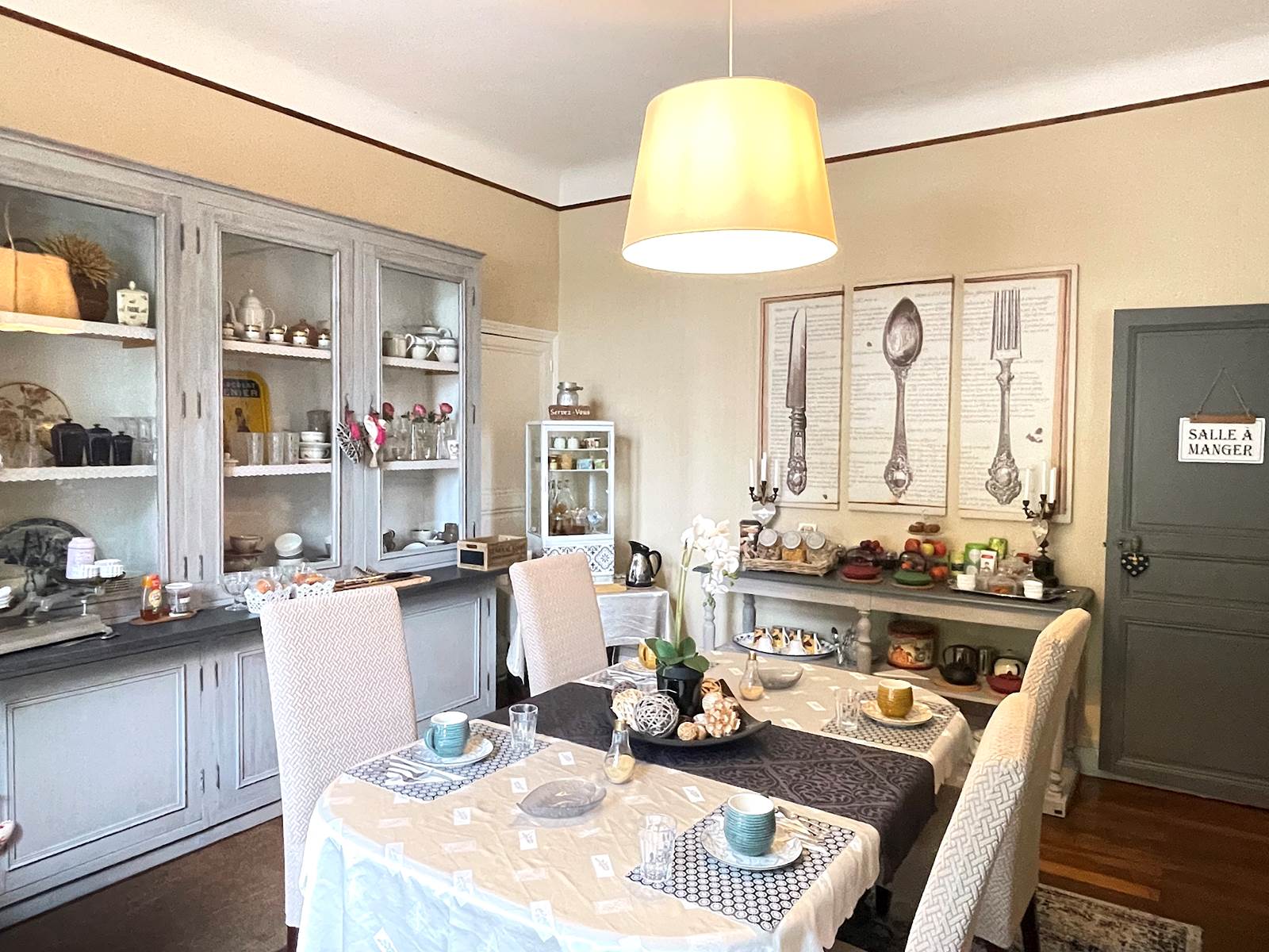 N°3 Salle Petit dej-carousel