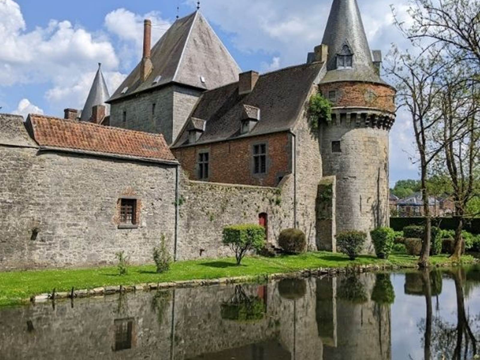 chateau-solre-sur-sambre