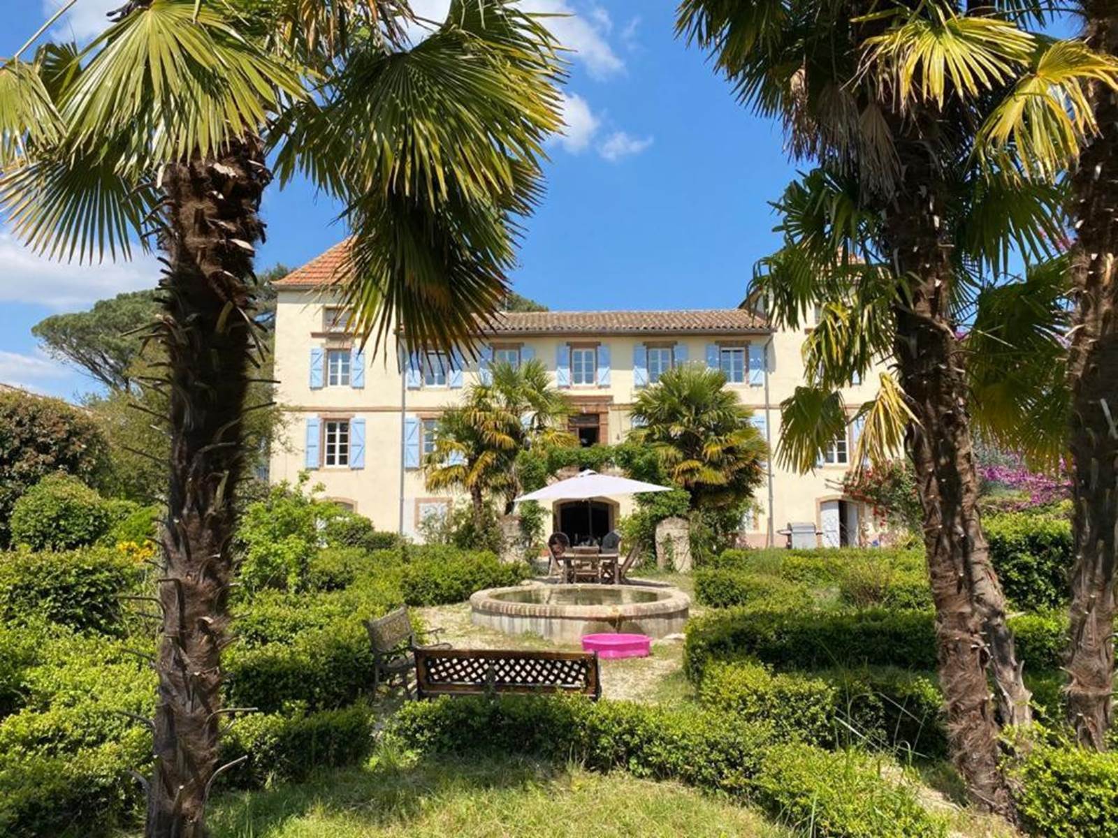 Domaine-de-Menerque-petit-chateau