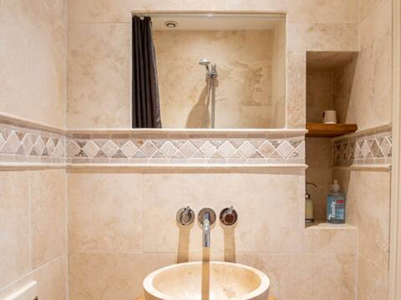 SDB-chambre-philippe-bed-and-breakfast-saultchevreuil-villedieu