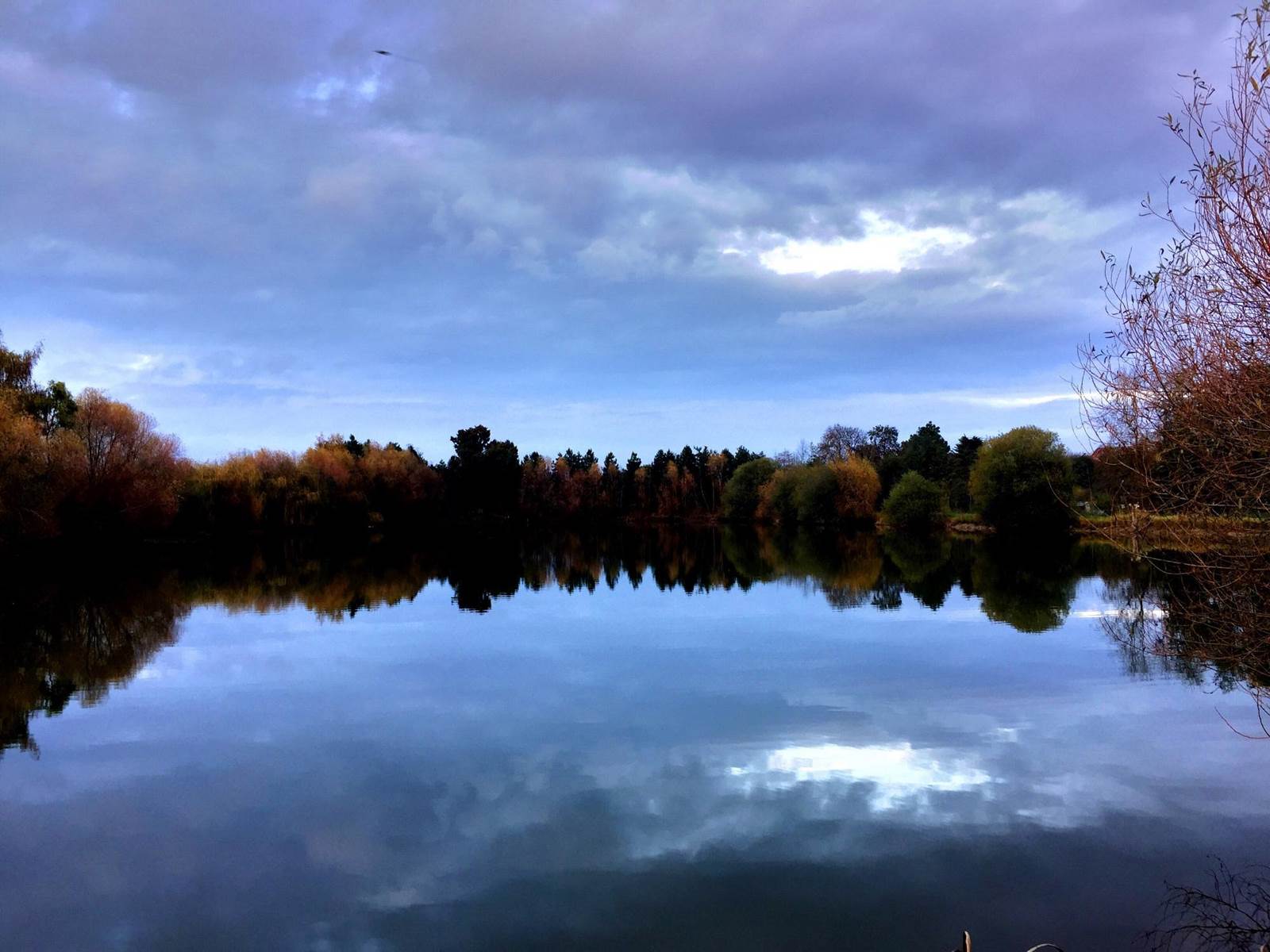 Fin de journée au bord de l'eau