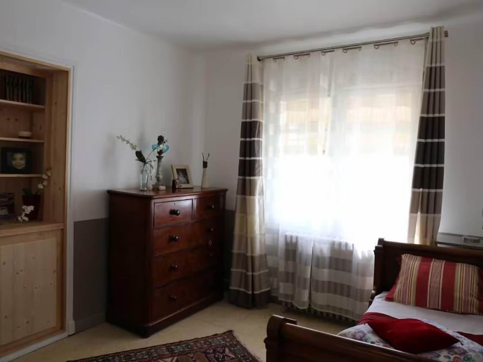 Serenity home_villa_conviviale_chambre_rouge_double couchage