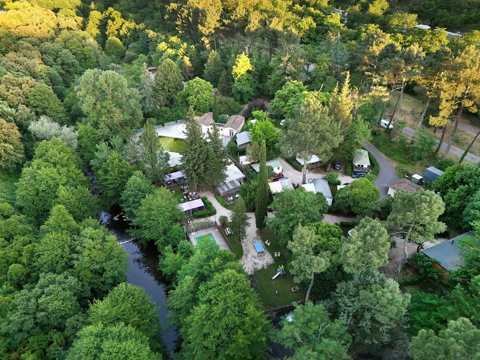 Camping l'orée des Cévennes vue aérienne