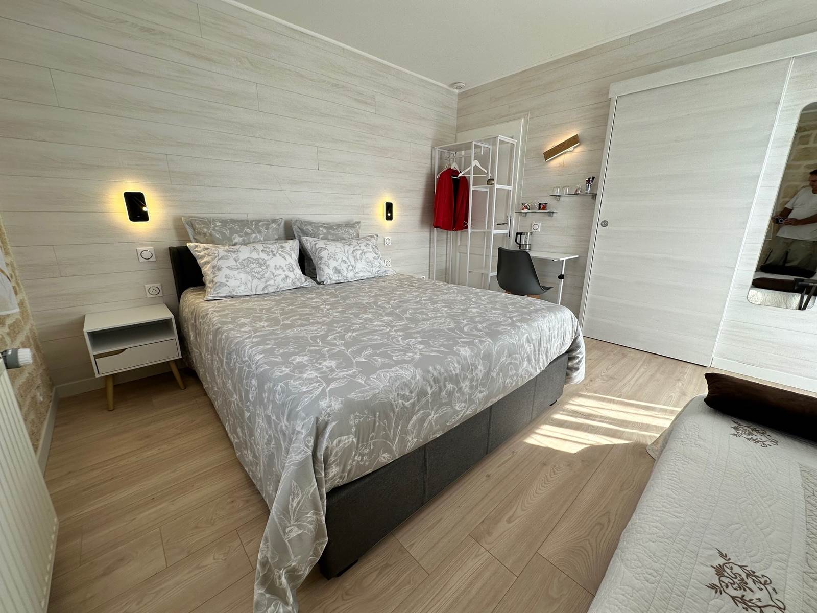 Chambre avec coin dressing
