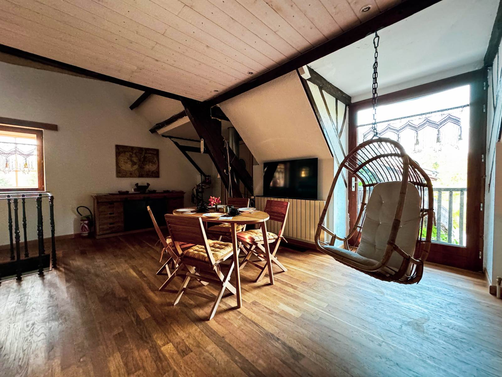 Salon commun, très cosy et lumineux