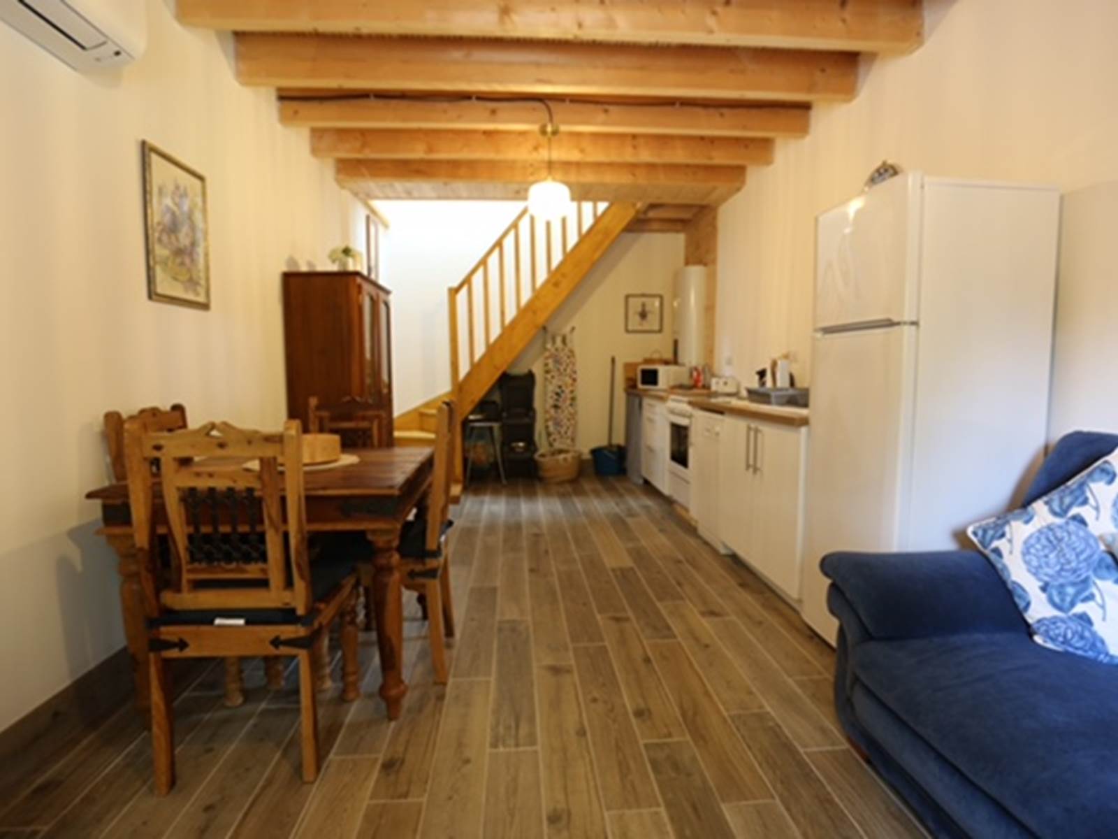 The Lodge Gite - Dining and Kitchen Areas