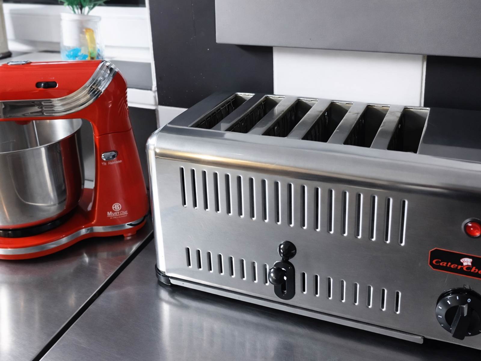 Grille pain double et robot à votre disposition