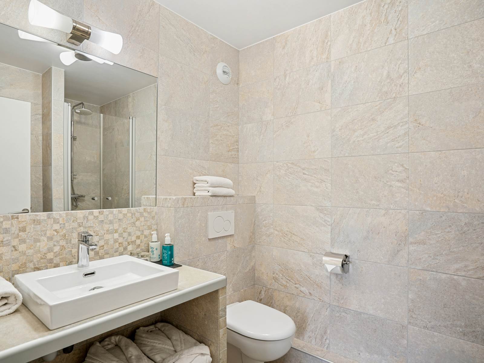 salle-de-douche-superieure-hotel-arradon