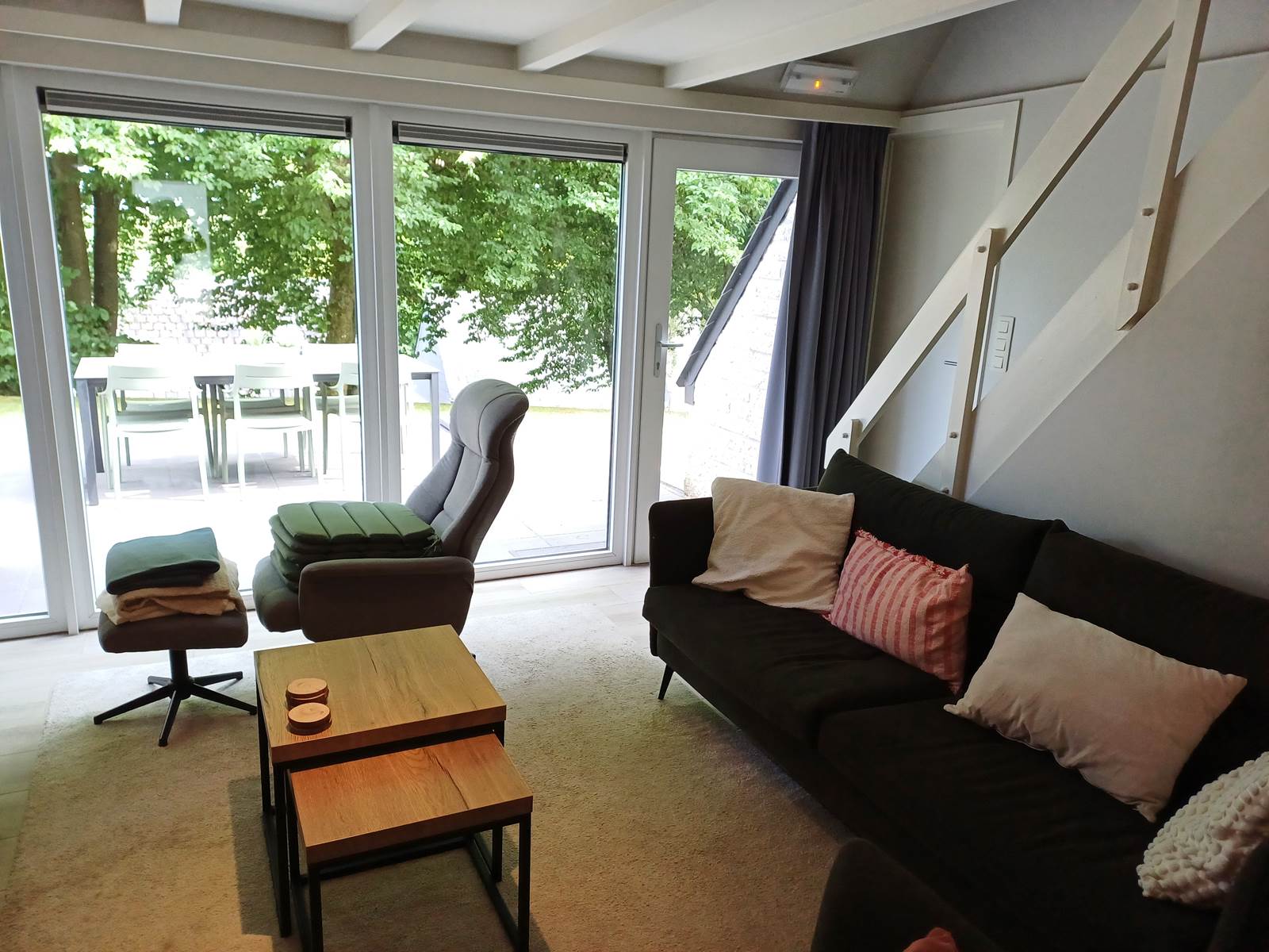 interieur met nieuwe terrasmeubels (1)-carousel