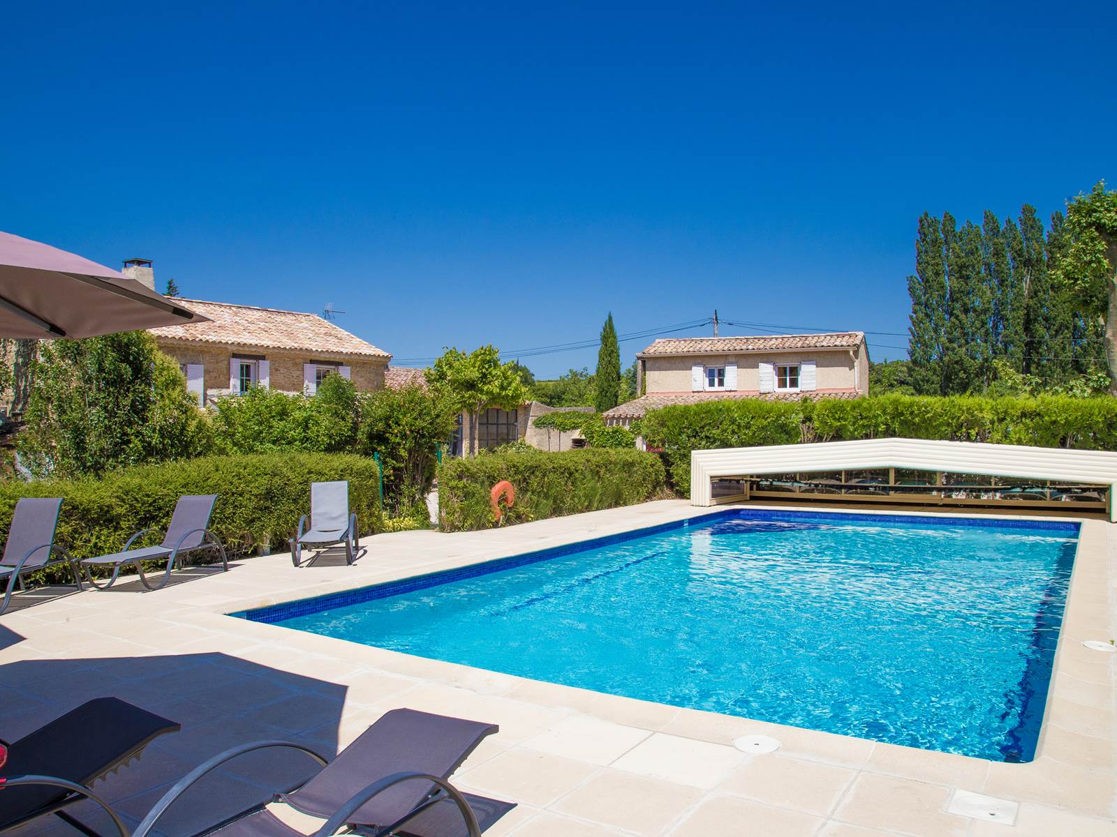 piscine commune   12x6 couverte en demi saison