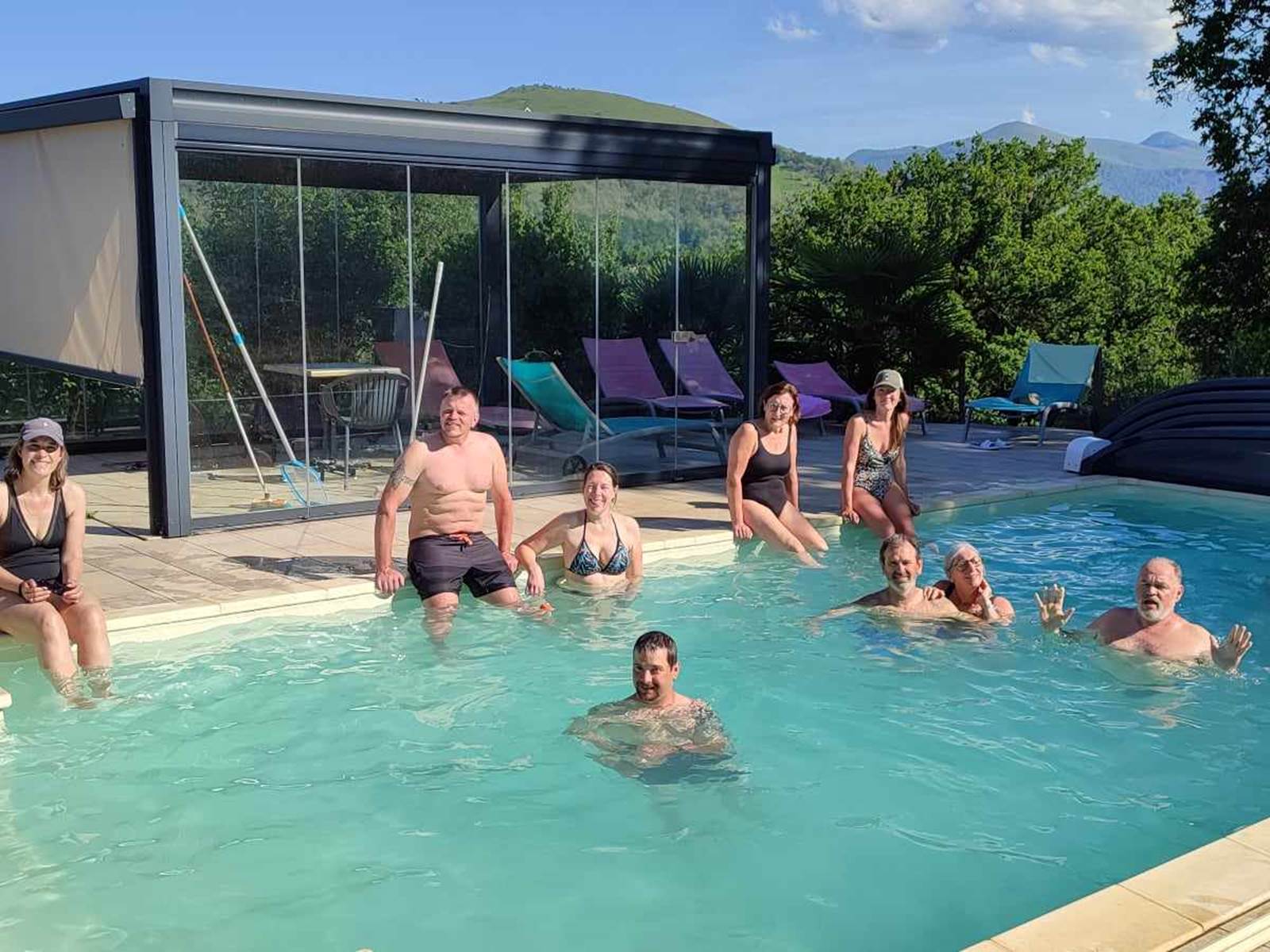 Pisicine compostelle soleil pays basque-carousel