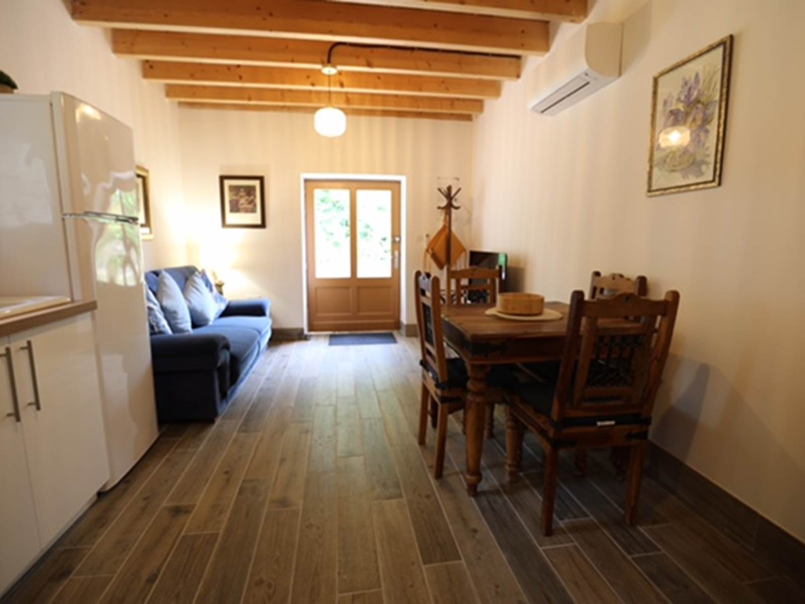 The Lodge Gite - Lounge and Dining Areas