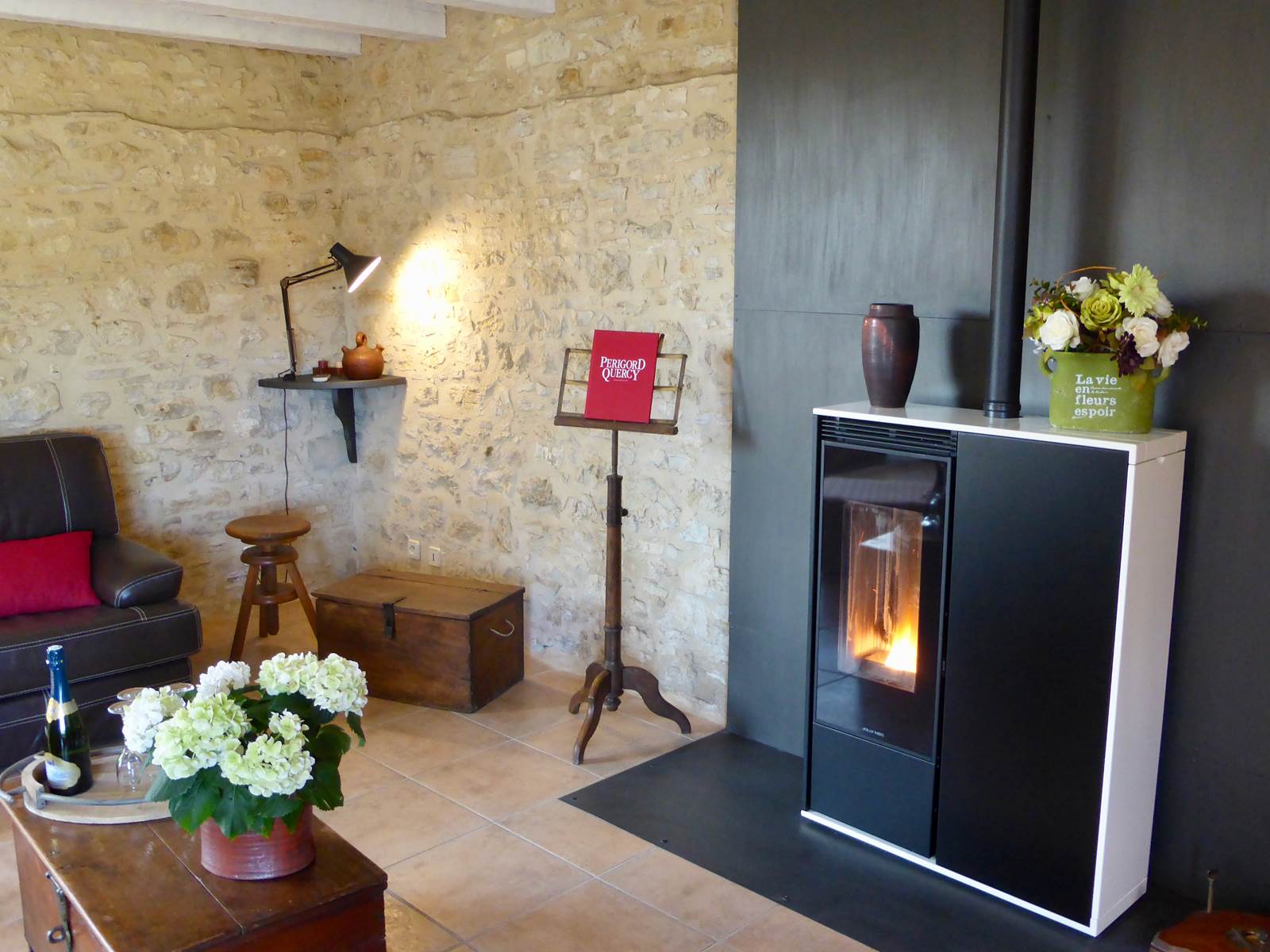 Maison Le Causse, chauffage avec poêle à granulés de bois-carousel