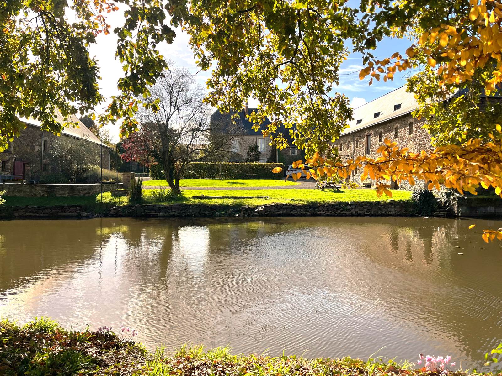 vue sur le manoir paisible