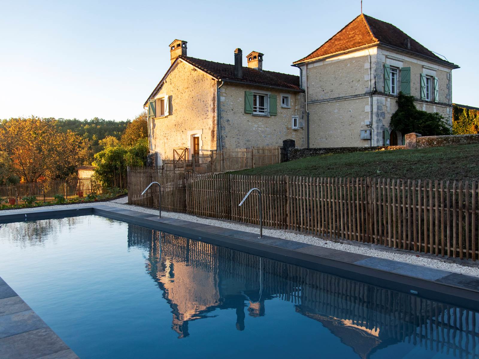 Grande Maison depuis la Piscine (c) M Dartenset