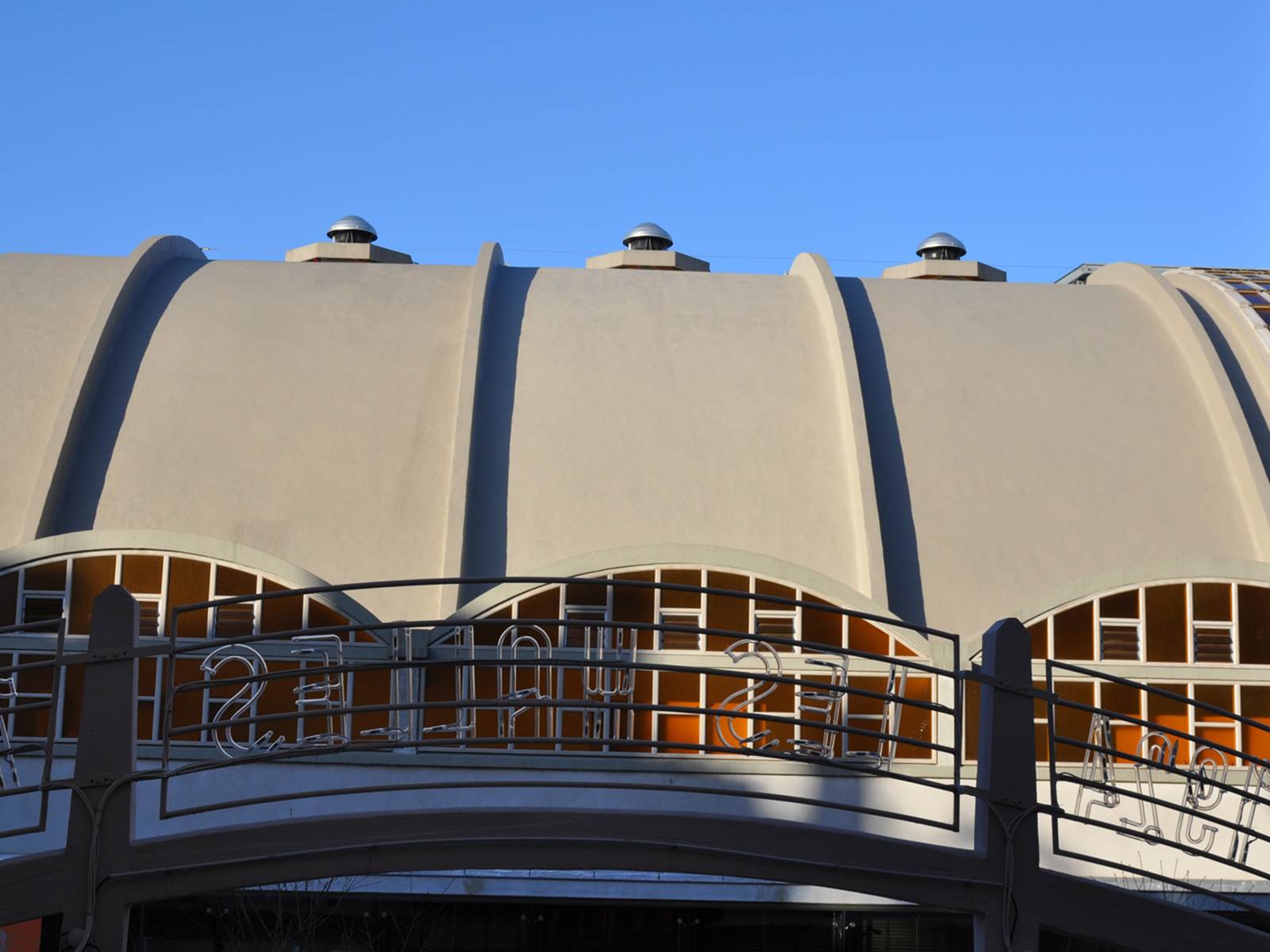 Vue sur le marché couvert du Boulingrin, les Halles