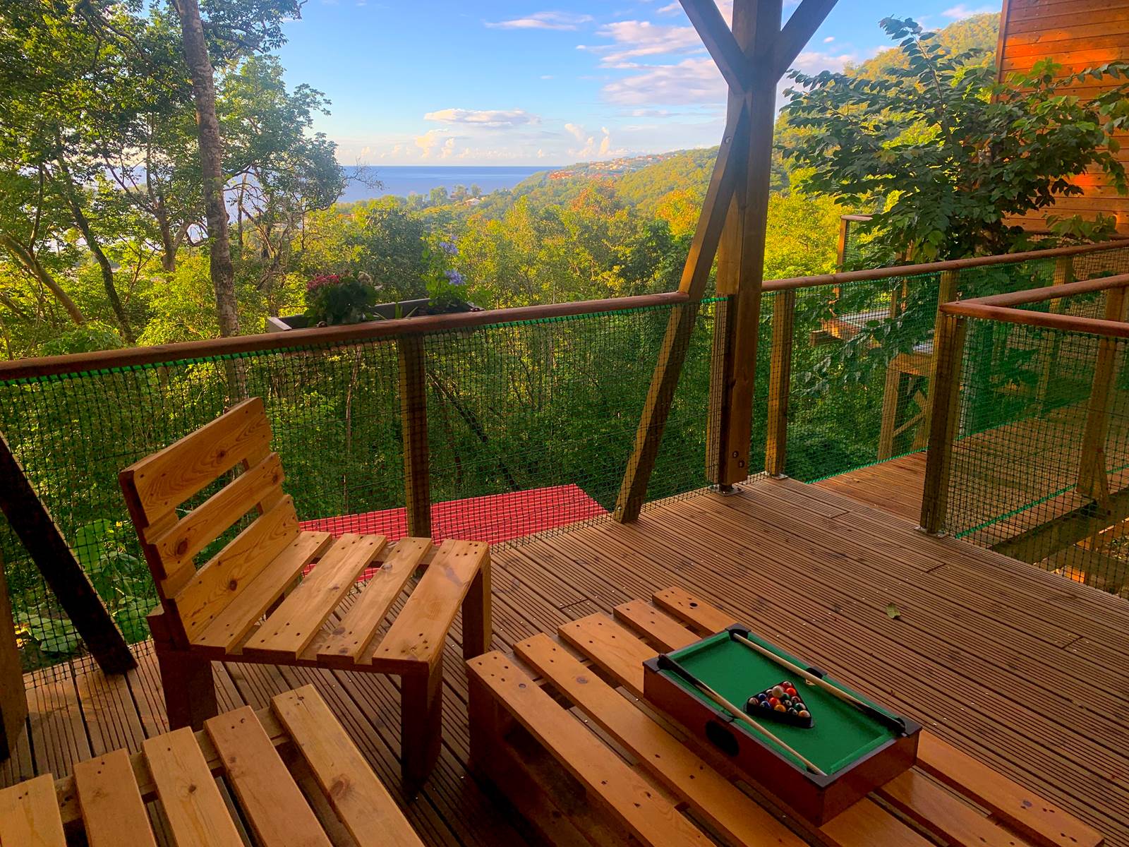 Carbet détente au coeur de la forêt et vue mer