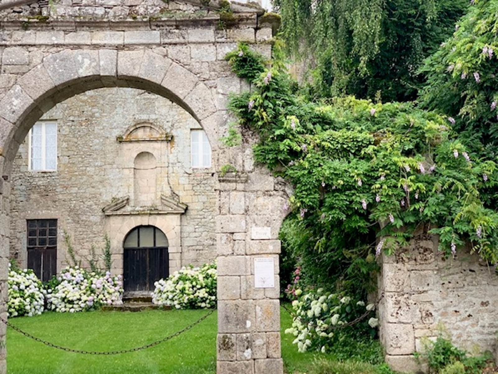 Jardin Médiéval en fleurs